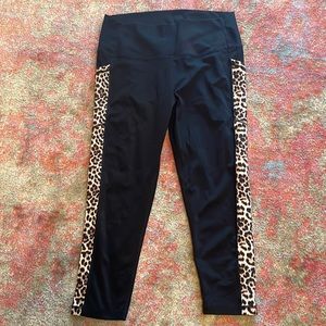ZYIA Leopard Pocket Brilliant Hi-Rise Capri 20"